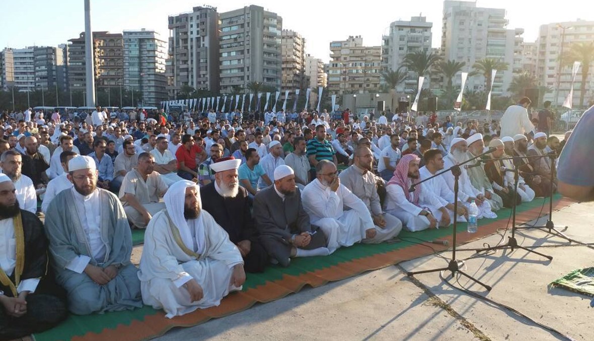 بالصور: صلاة العيد في معرض رشيد كرامي