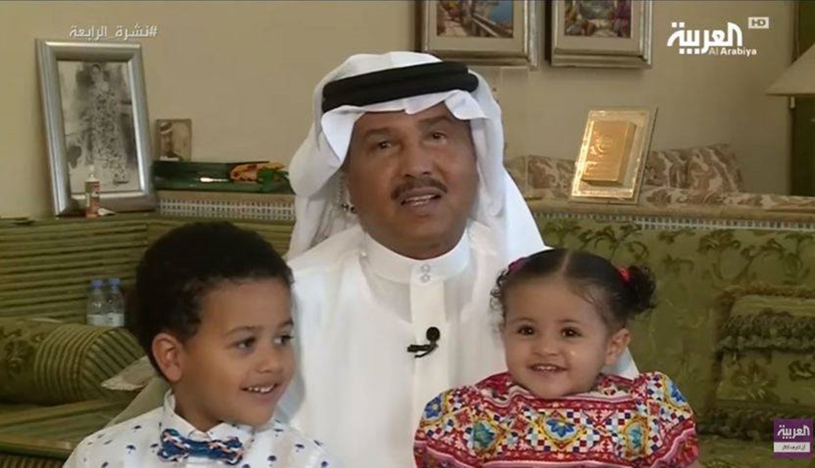 بالفيديو- موقف عفوي لطفلة محمد عبده على الهواء... والأخير يترجم!