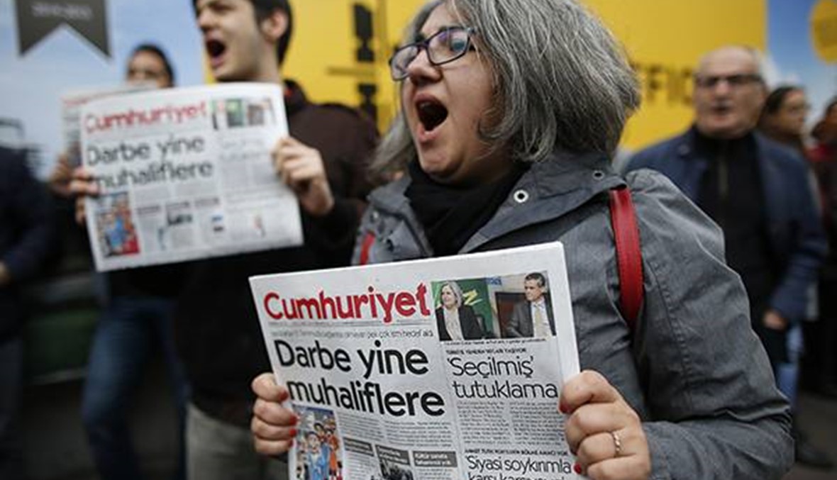 رسائل مهينة من بعض الصحافيين في السجون التركية