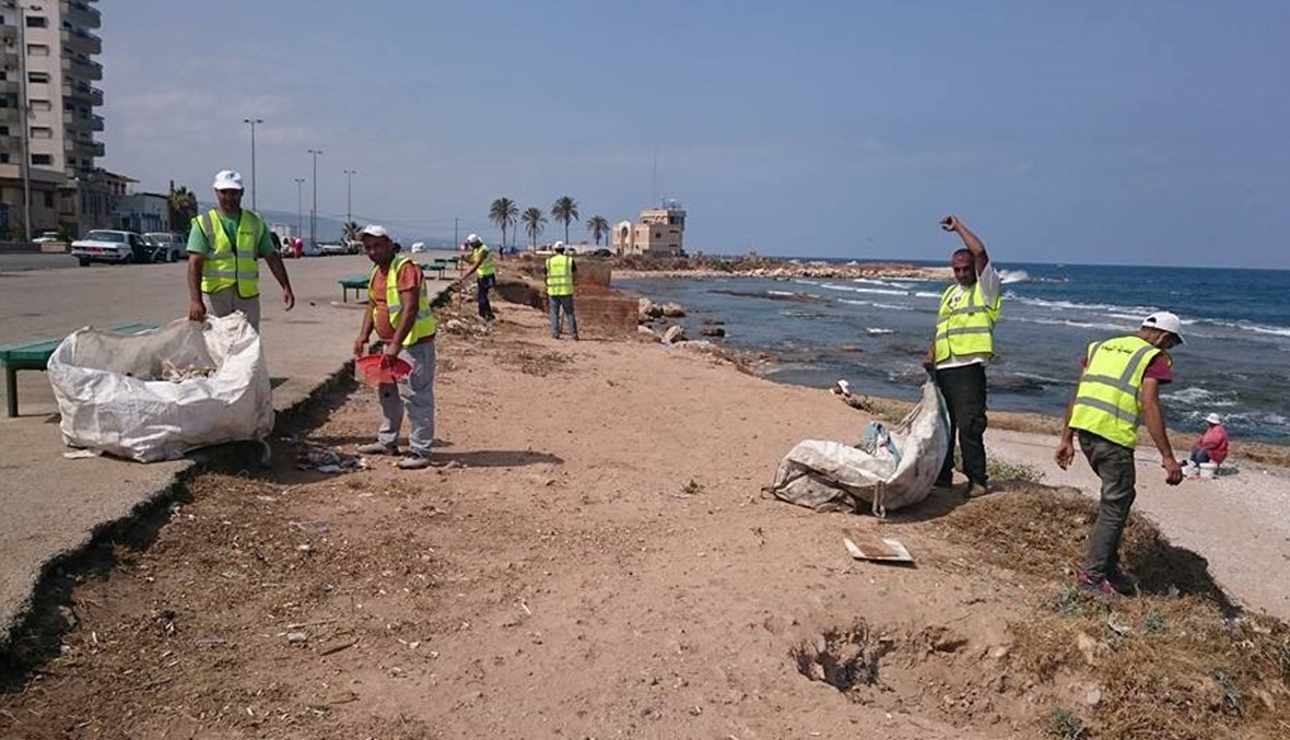 بعد بلدة حامات...الميناء تؤمّن شواطئ نظيفة ومسابح مجانية للأهالي