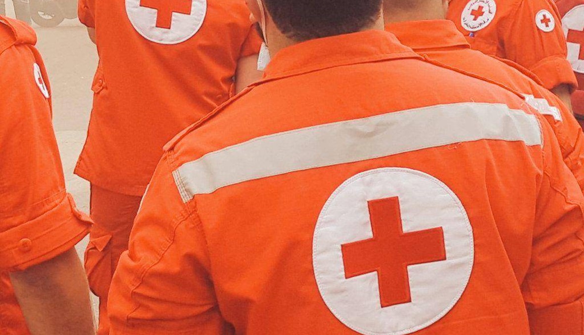 "جريمة"... اعتداء على عناصر الصليب الأحمر في الشويفات