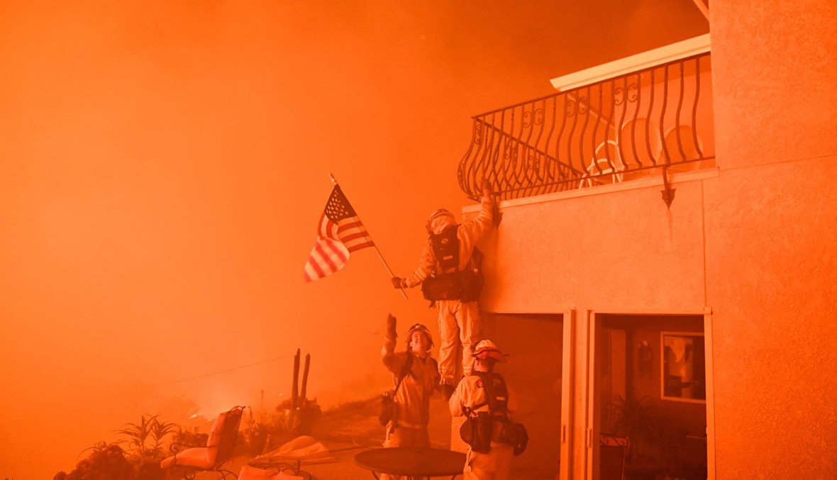 العمل متواصل لإخماد حرائق الغابات في كاليفورنيا