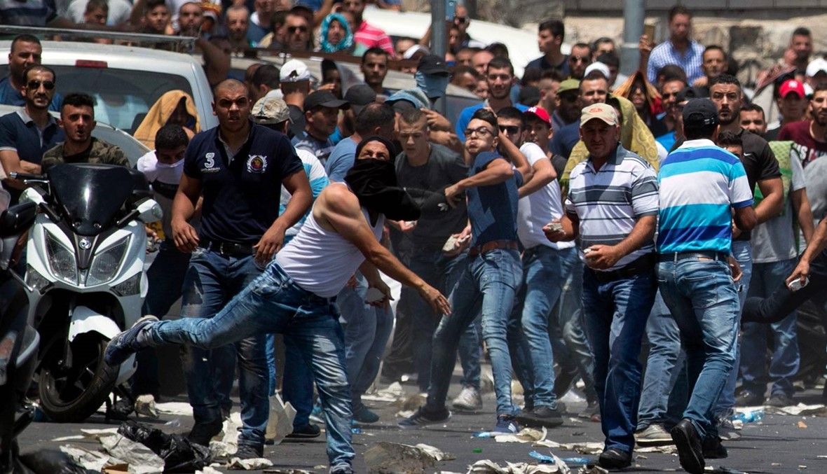 الغضب من أجل الأقصى يُنذر بالاتساع  سقوط 3 فلسطينيين وجرح 450 في مواجهات