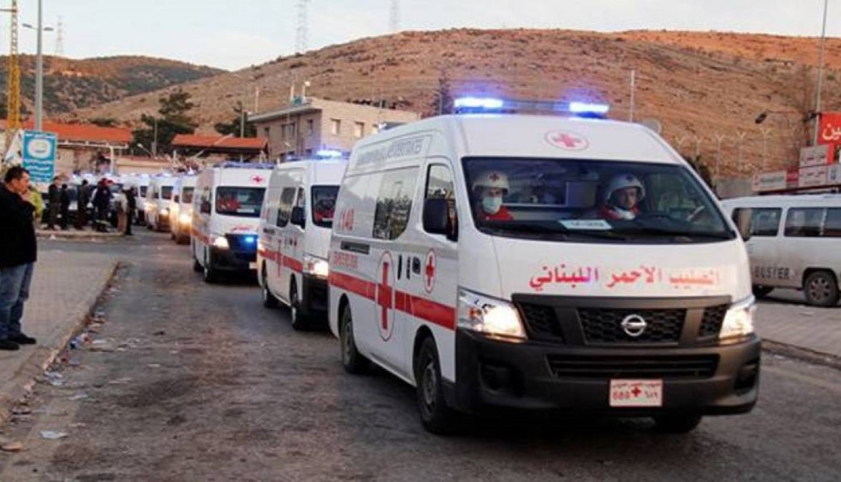الصليب الأحمر نقل 7 جرحى و100 امرأة وطفل من جرود عرسال الى البلدة