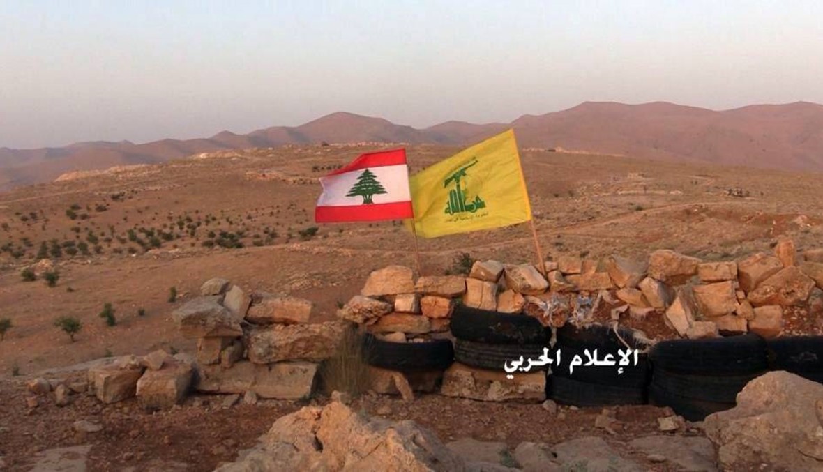 فيديو وصور... رفع راية "حزب الله" والعلم اللبناني على تلال جرود عرسال