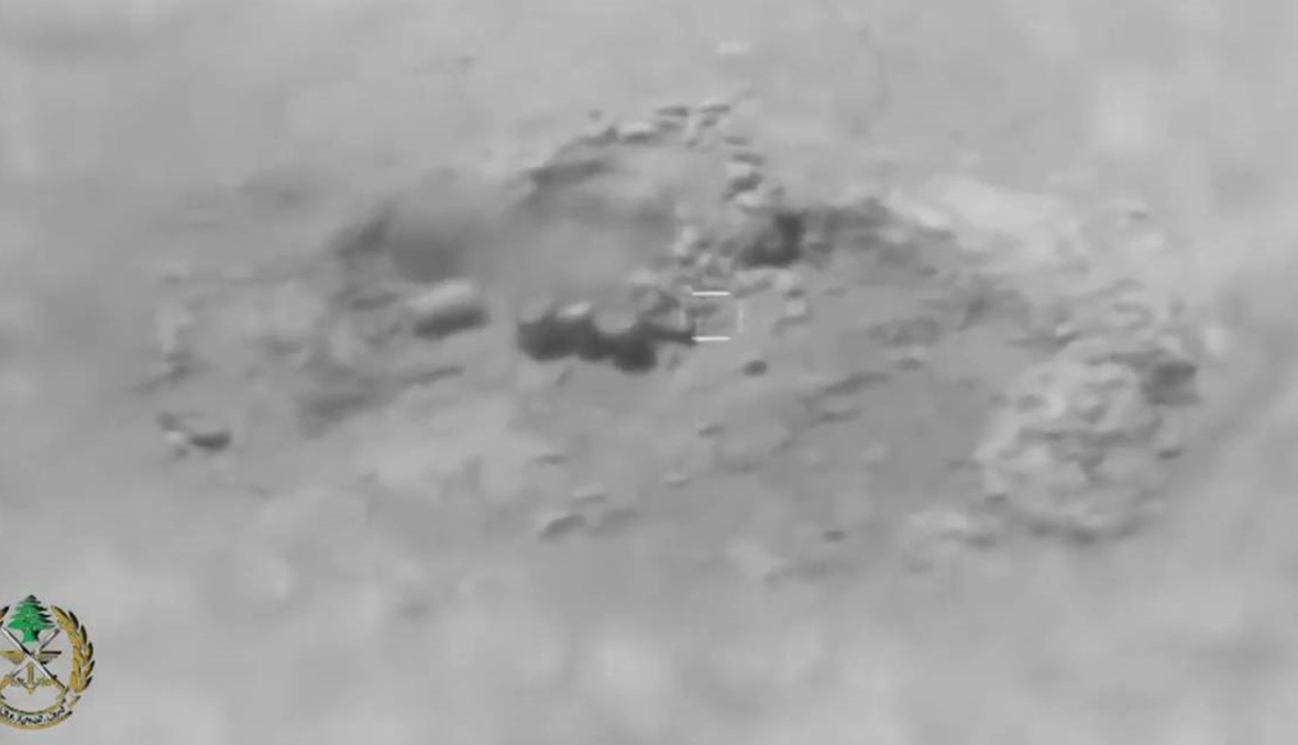 بالفيديو - الجيش يستهدف مراكز "داعش" في جرود رأس بعلبك
