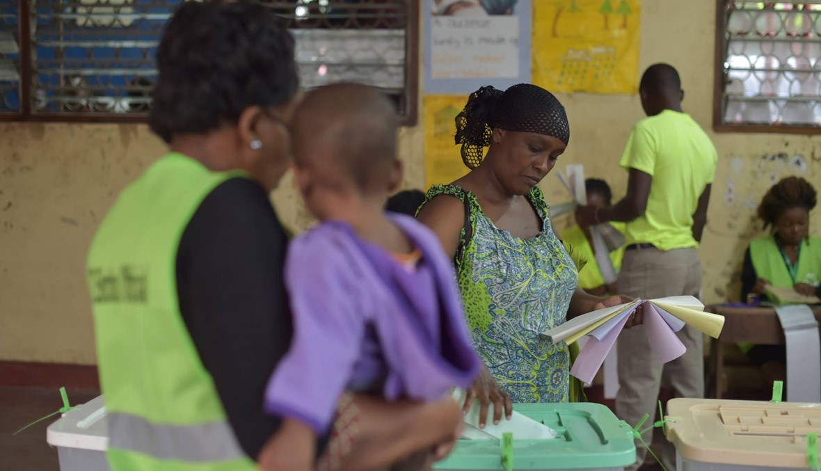 الكينيون بدأوا الإدلاء بأصواتهم في انتخابات عامة