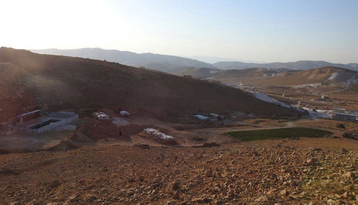 بالصور والفيديو... مسبح لـ"النصرة" في وادي حميد
