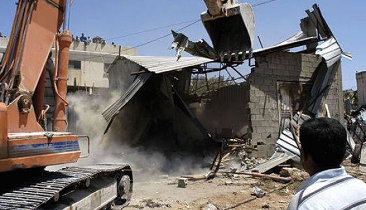 الجيش الاسرائيلي يهدم منزل فلسطيني قتل ثلاثة إسرائيليين في الضفة الغربية