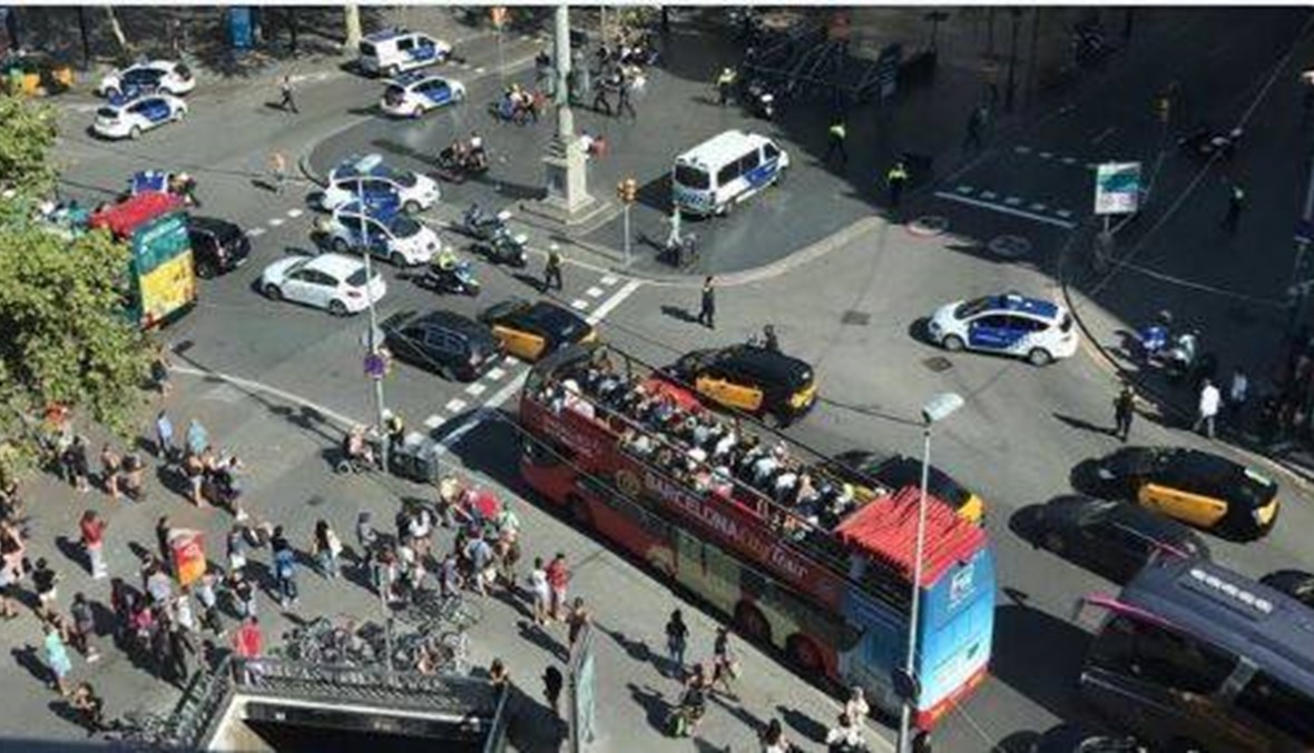 بالفيديو والصور- مجزرة "داعشية" في برشلونة... "فان" يدهس العشرات