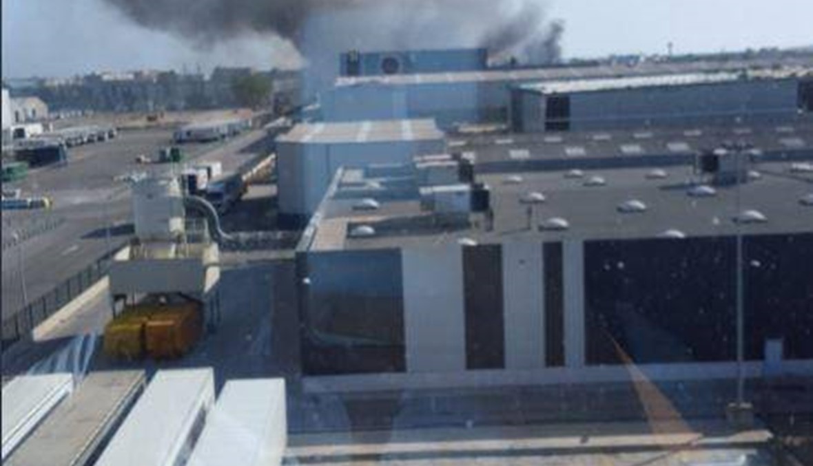 حريق ضخم في مطار برشلونة... "غيوم سوداء كثيفة" تصاعدت (صور)