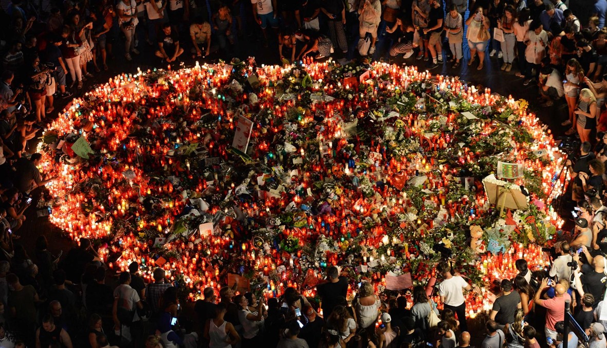 صلوات في كاتدرائية "العائلة المقدّسة" تكريماً لضحايا برشلونة... "لارامبلا تبكي لكنّها حية"