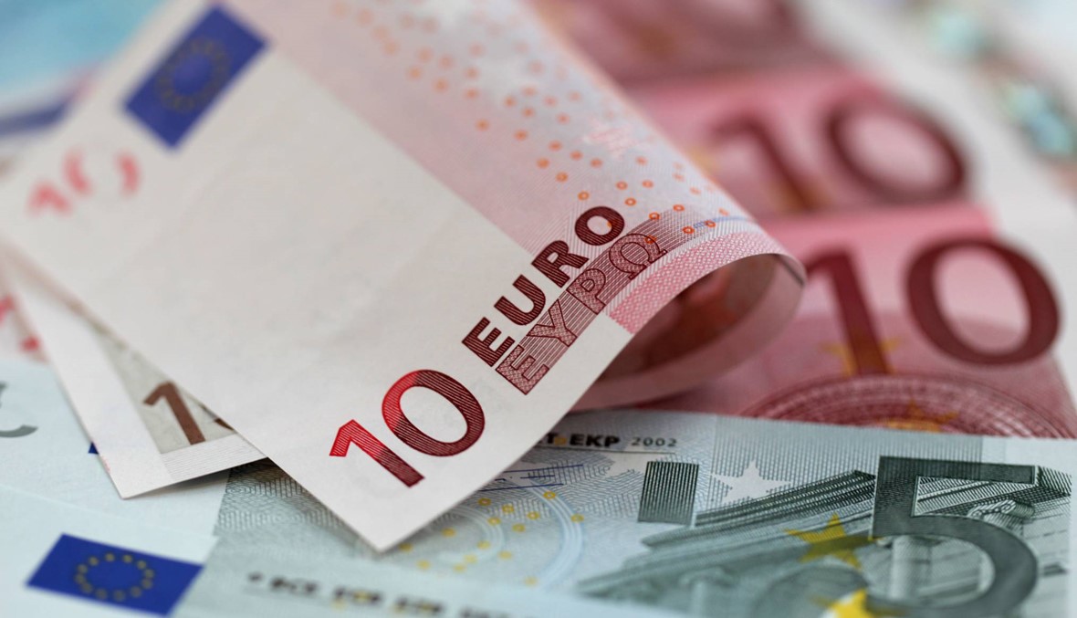 الأورو يحلق فوق 1.20 دولار للمرة الأولى منذ كانون الثاني 2015