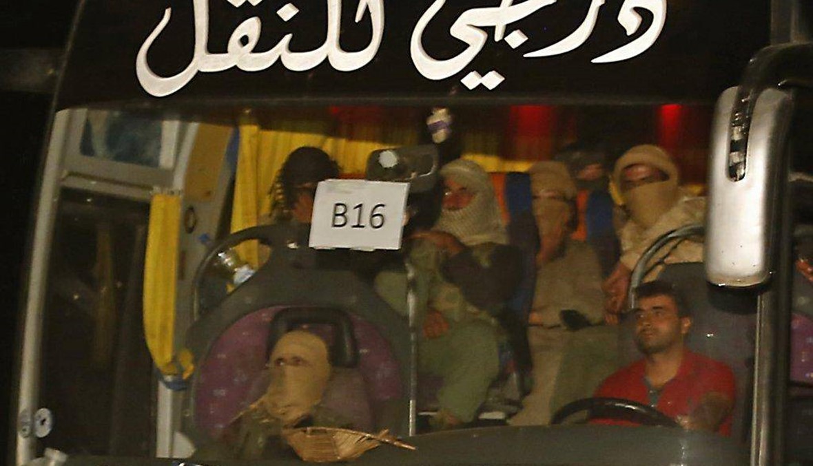 قافلة مقاتلي "داعش" تتوجّه إلى دير الزور... التّحالف الدّوليّ "قد يضرب مجددًا"