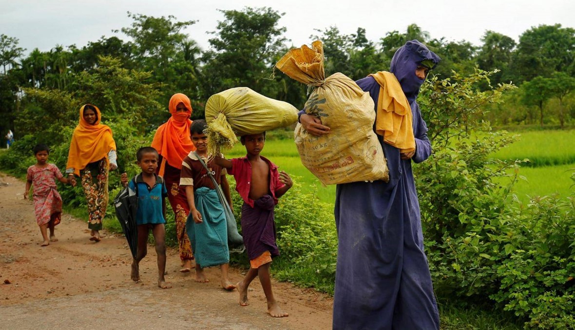 هرباً من العنف في بورما... 60 ألف شخص فروا إلى بنغلادش