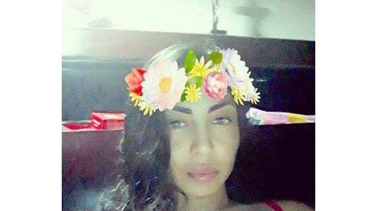 بعد خبر اعتناقها الاسلام... دوللي شاهين ترد بصورة