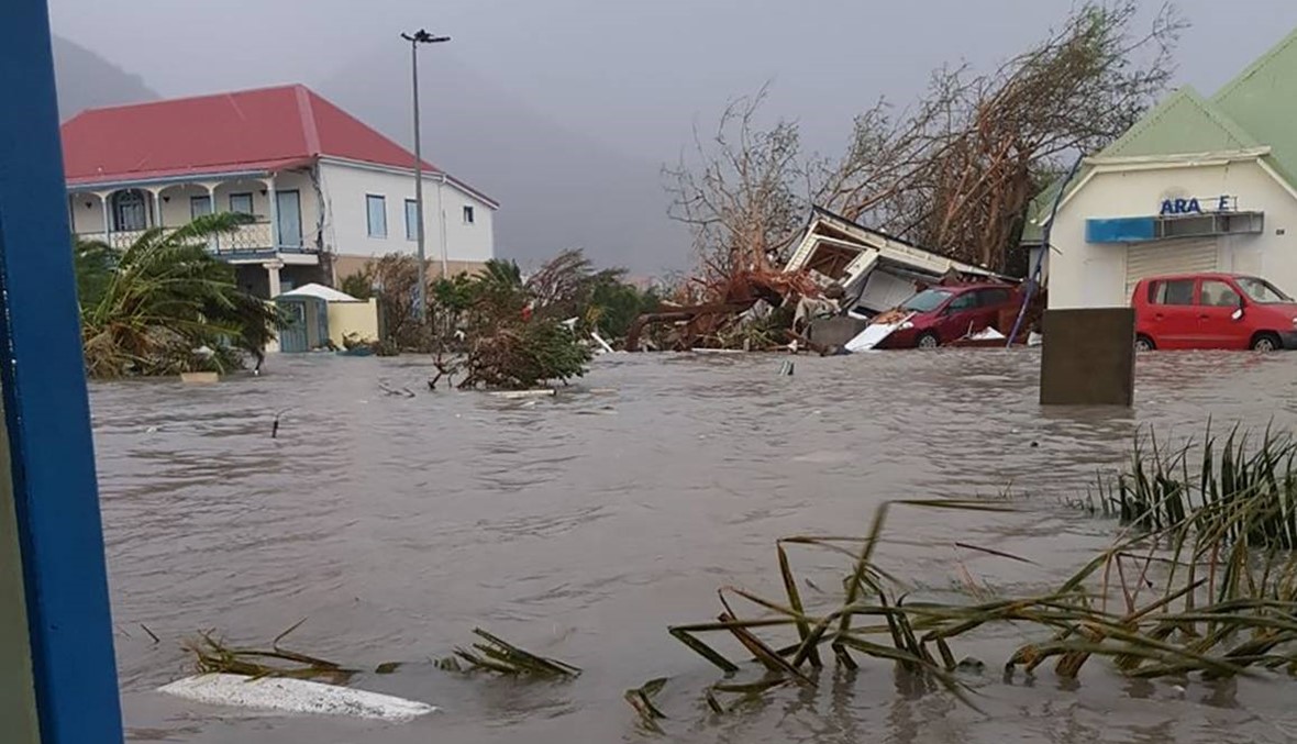 إعصار إيرما يخلّف دماراً هائلاً في الجزء الفرنسي من جزيرة سان مارتان (الصورة نقلاً عن أ.ف.ب)