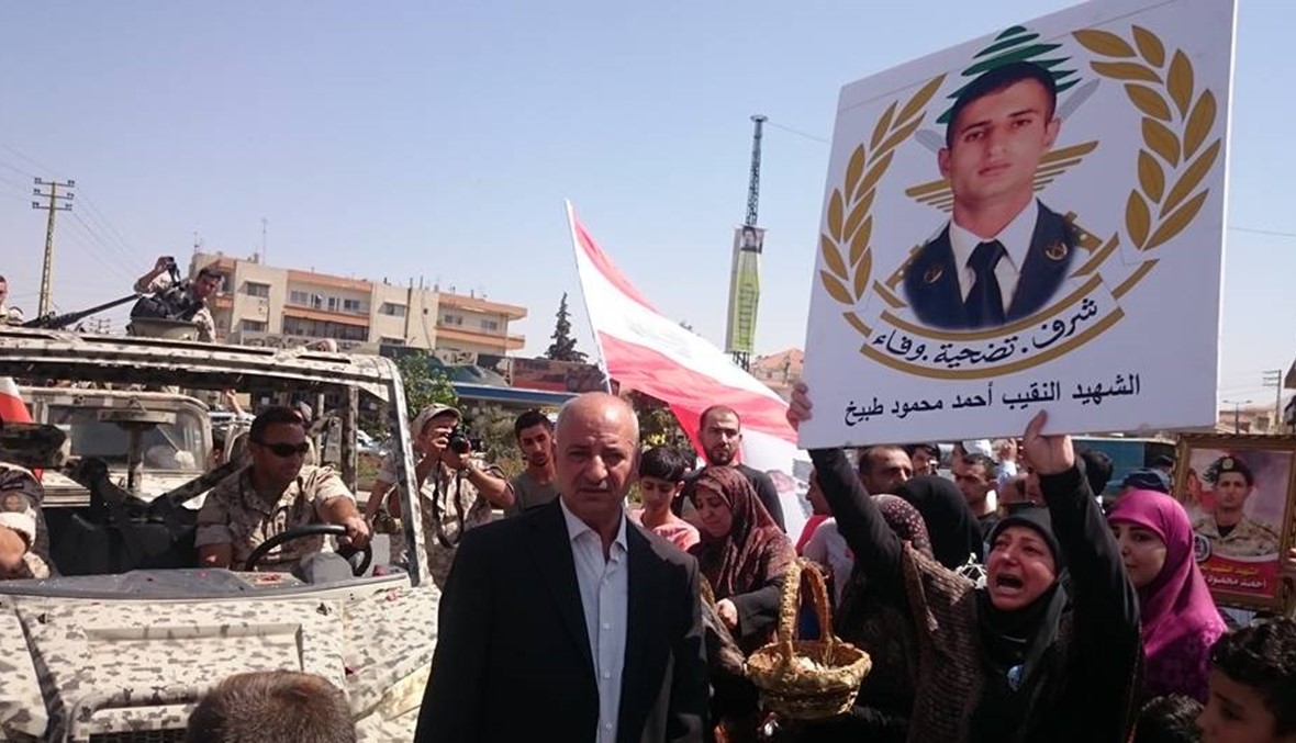 أهالي الشهداء العسكريين استقبلوا "المجوقل" عند دوار دورس: "الآن أرفع رأسي"