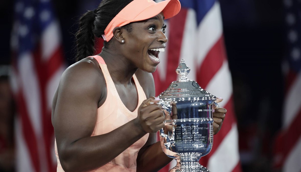 بالصور: ستيفنز تدخل عالم "الكبار" على حساب "صديقتها"