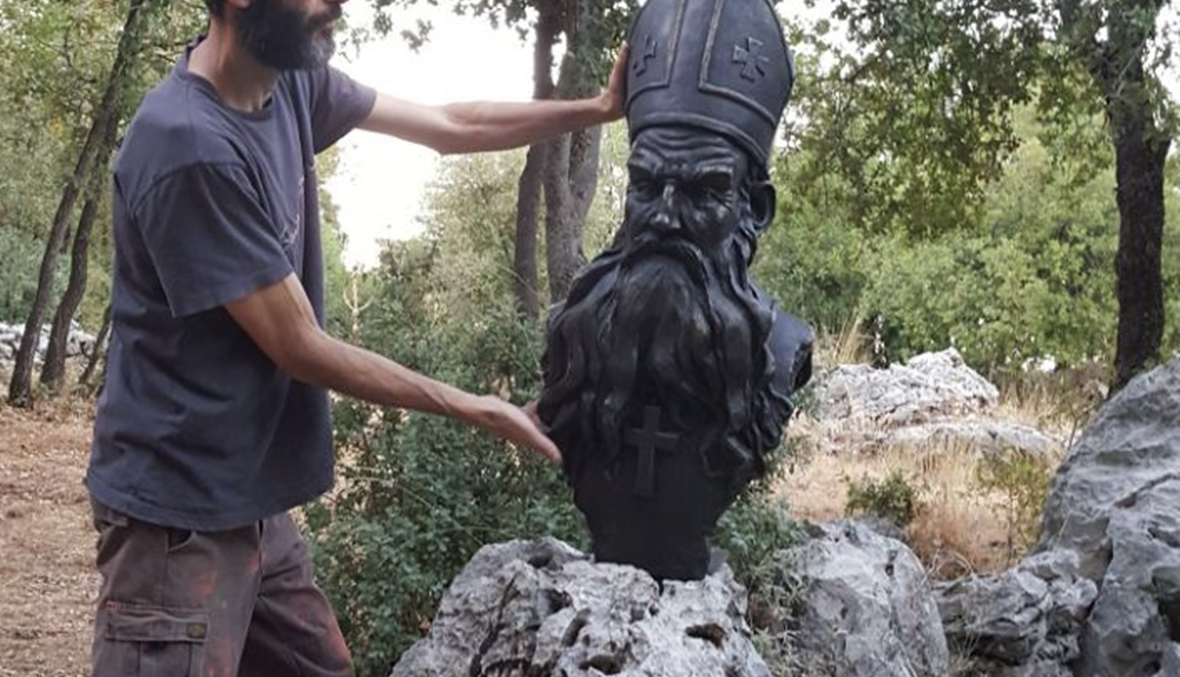 رفع تمثال البطريرك موسى العكاري في حديقة البطاركة