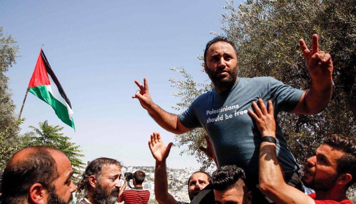 الإفراج عن عيسى عمرو... النّاشط الفلسطينيّ اعتُقِل بتهمة "إطالة اللّسان"