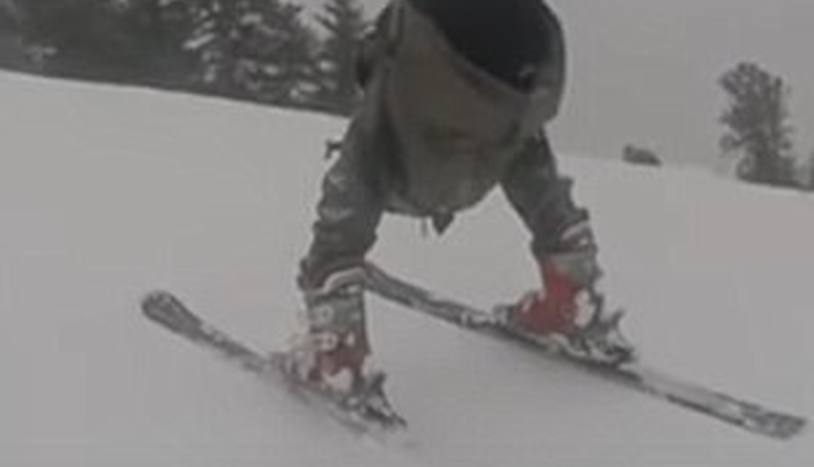 بالفيديو: يتزلج على الجليد مستخدماً يديه