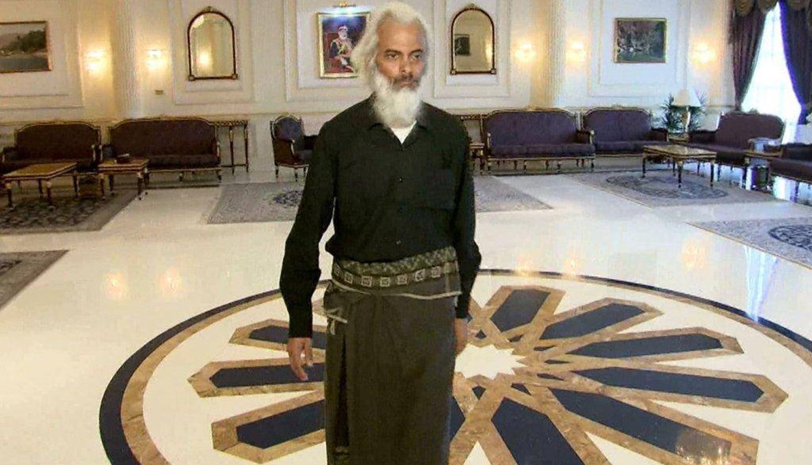 تحرير الكاهن الهنديّ بمساعدة من سلطنة عمان... الأب توم وصل إلى مسقط
