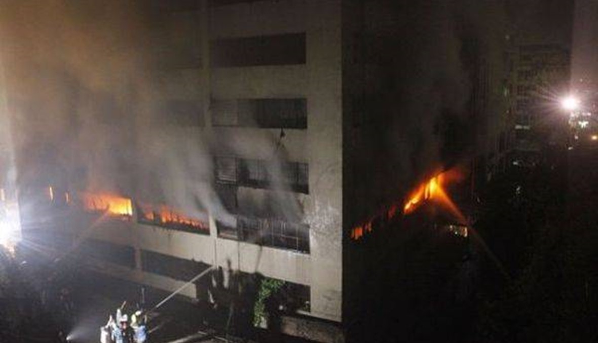 المبنى مؤلف من 4 طبقات ويحوي كيميائيات... حريق بمصنع في بنغلادش