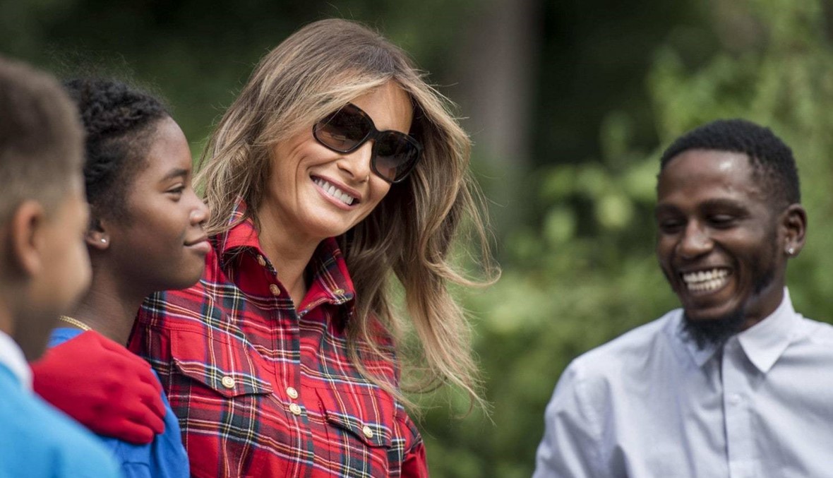 ميلانيا ترامب تستقبل اطفالا في بستان البيت الابيض على غرار ميشال اوباما
