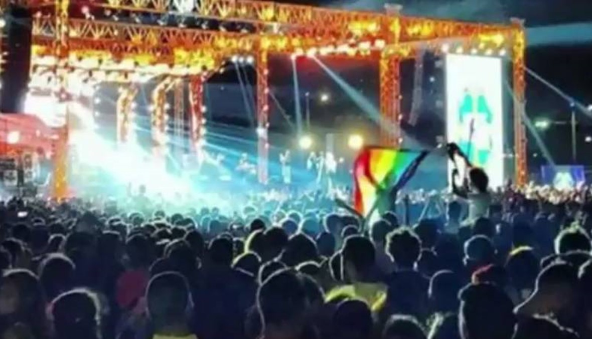 هجوم مصري حاد على فرقة "مشروع ليلى" اللبنانية بسبب رفع علم المثليين في حفلها (فيديو)