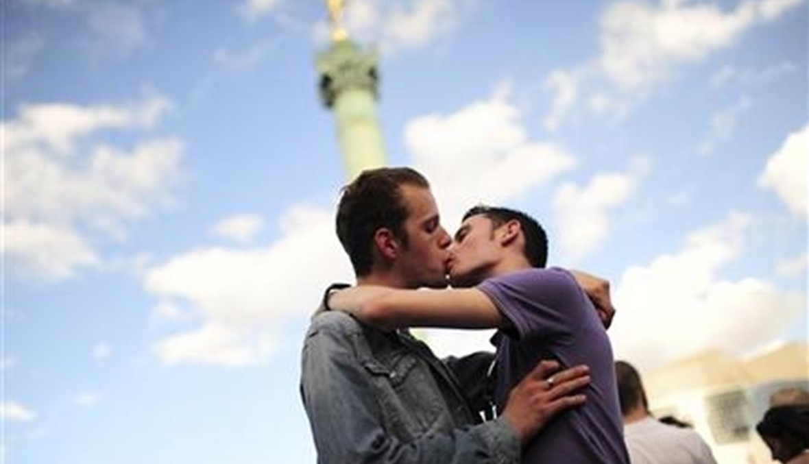 زواج المثليين في فرنسا والتظاهرات المؤيدة والمضادة!  \r\n