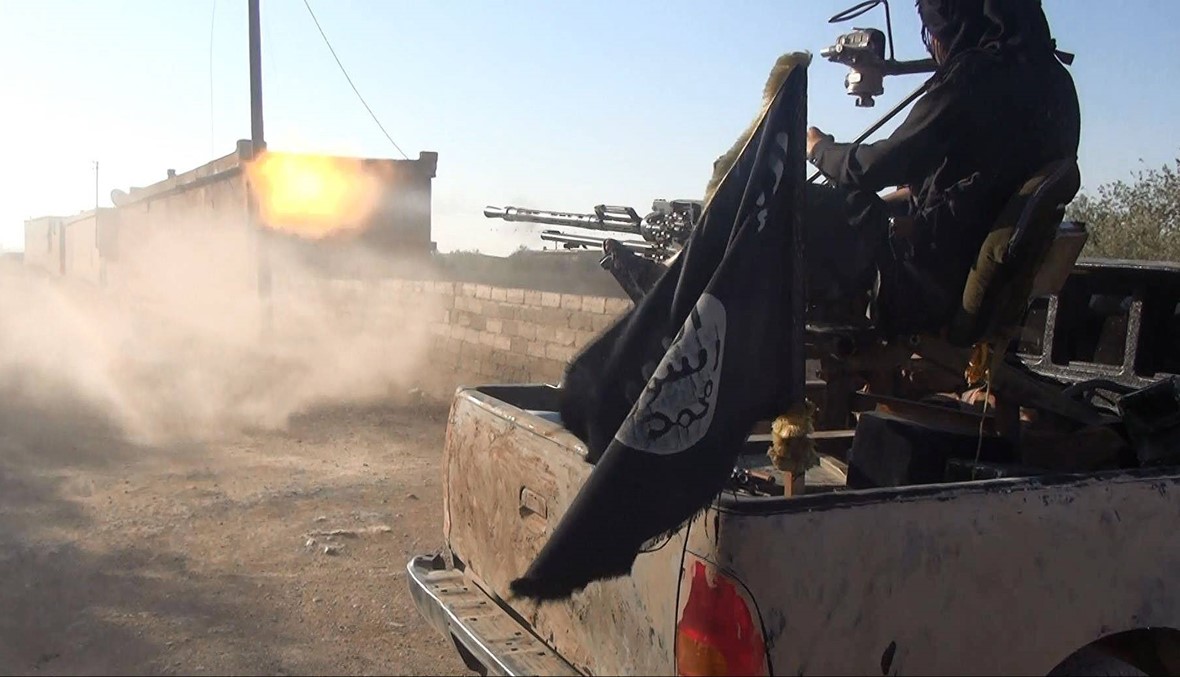 المرصد السوري: "داعش" قطع طريق دير الزور... مصدر عسكري ينفي