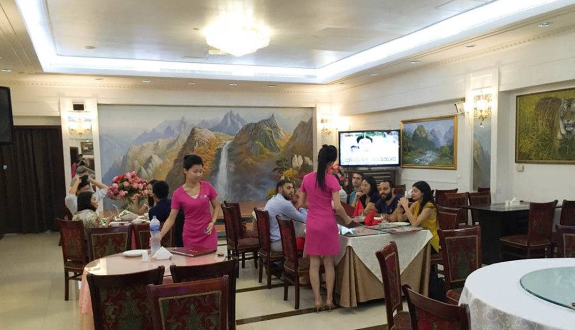 في دبي... مطعم يروّج لثقافة كوريا الشمالية