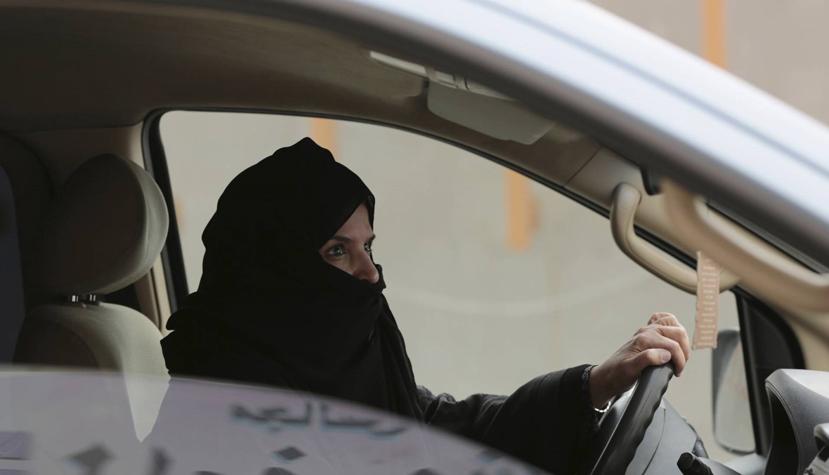 ما الانعكاسات الاقتصاديّة على السعوديّة بعد سَوق المرأة؟