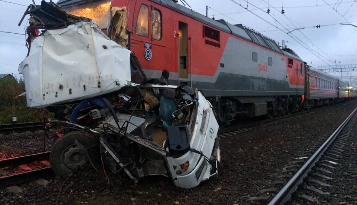 مقتل 19 شخصاً على الأقل جراء اصطدام قطار بحافلة في روسيا (أ ف ب)
