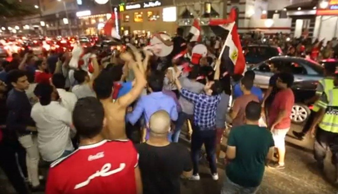 شوارع مصر تحتفل بالتأهل... ومطالب بإقالة كوبر! (صور)