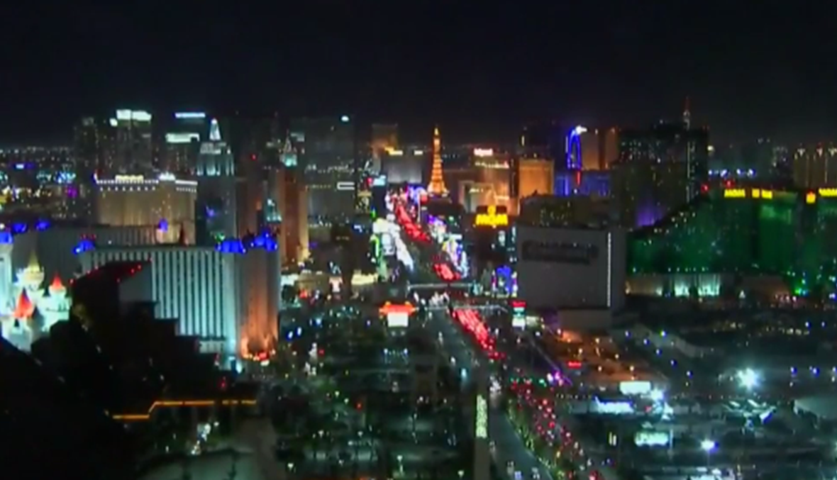 بالفيديو- خفت أضواء شارع في لاس فيغاس تكريماً لضحايا المجزرة