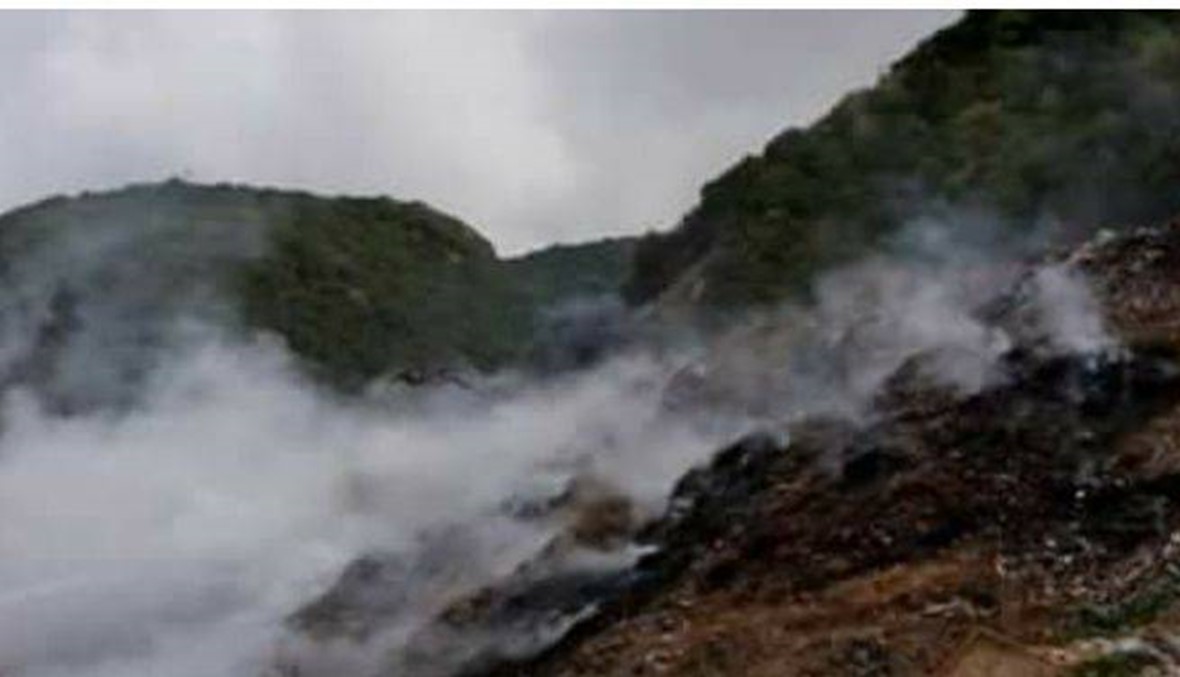 ما مصدر الانبعاثات والروائح المنتشرة من مكب النفايات في البترون؟