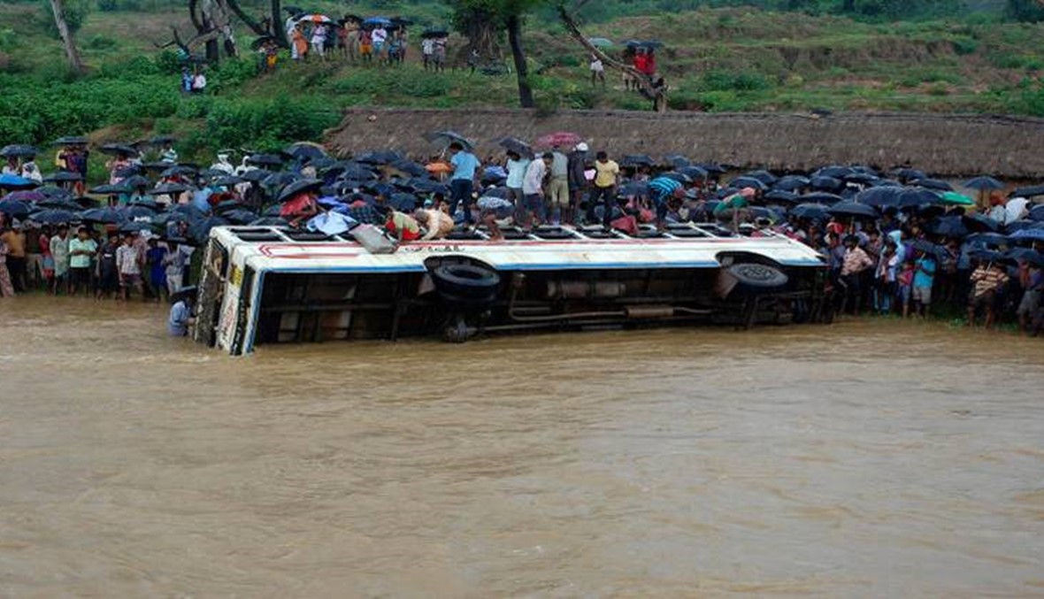سقوط حافلة في نهر في النيبال... انتشال 31 جثة