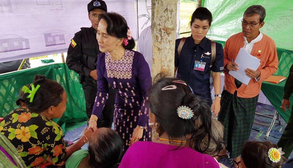 بورما: سو تشي زارت قرى الروهينغا المدمّرة... "لدينا الكثير لنقوله لها"