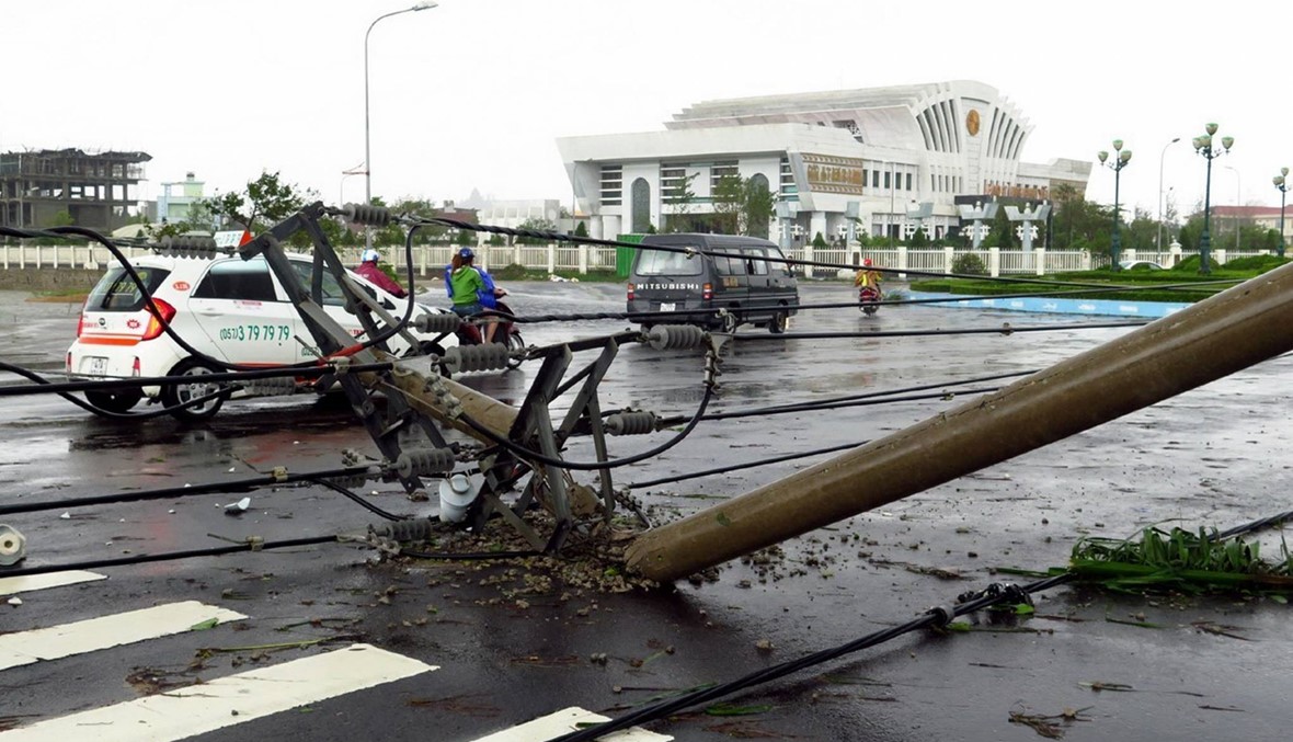 إعصار فييتنام "هو الأسوأ منذ عقود": 19 قتيلاً وانتزاع سقوف وأعمدة كهربائية (صور)