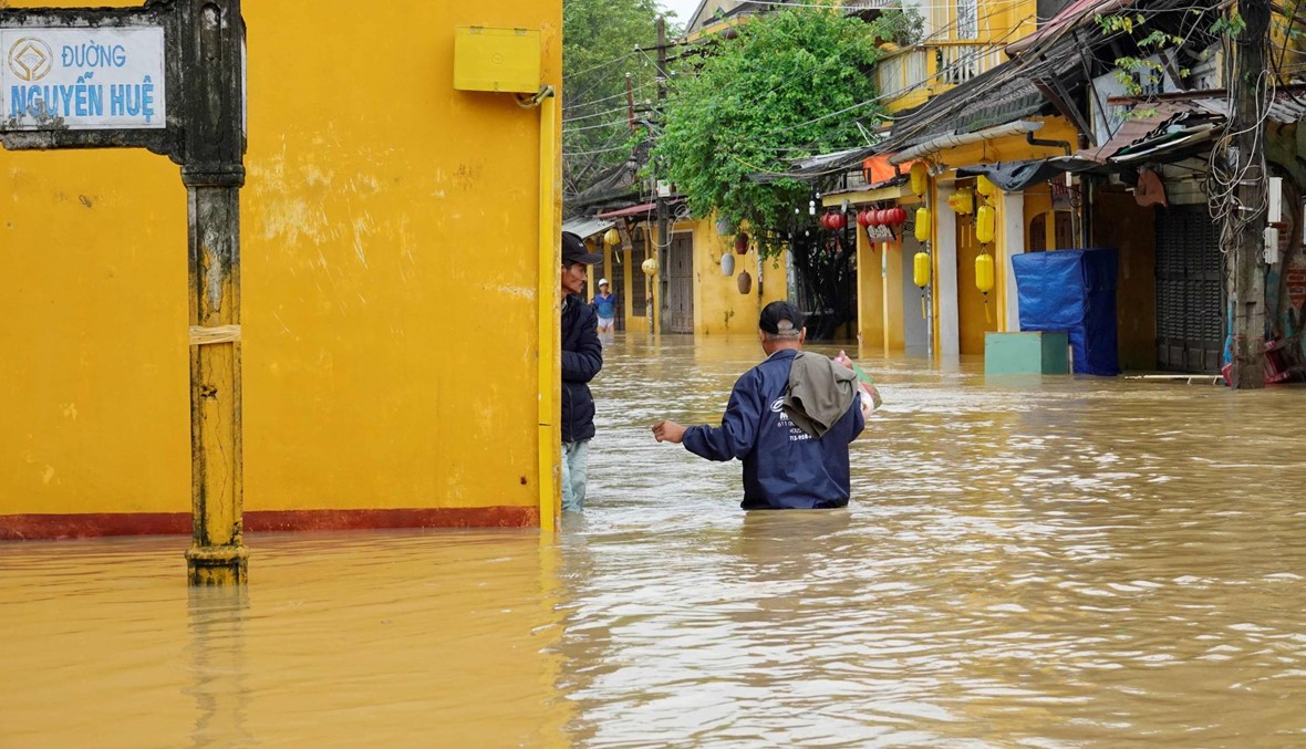 ارتفاع عدد ضحايا الإعصار دامري في فيتنام إلى حوالى 50