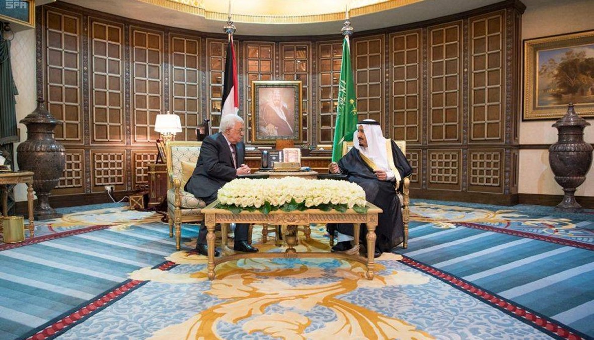 جلسة مباحثات في الرياض... الملك سلمان عرض مع عباس "الأوضاع الفلسطينيّة"