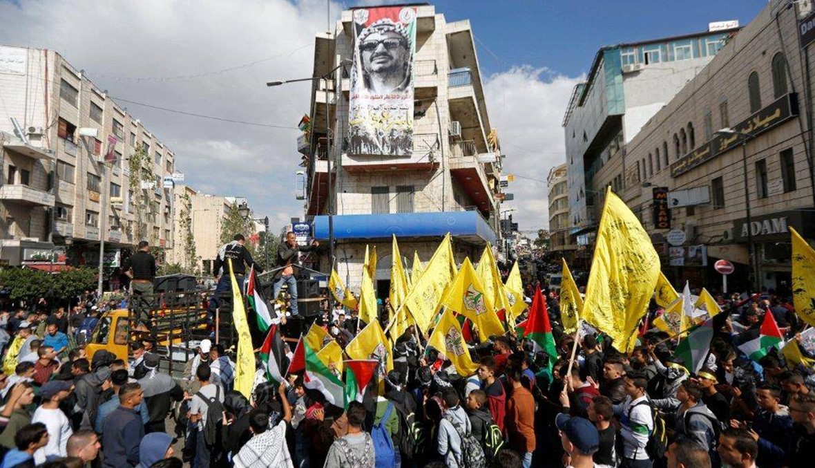 الفلسطينيّون يحيون ذكرى ياسر عرفات: حجّ إلى ضريحه، ومسيرة السبت في غزة