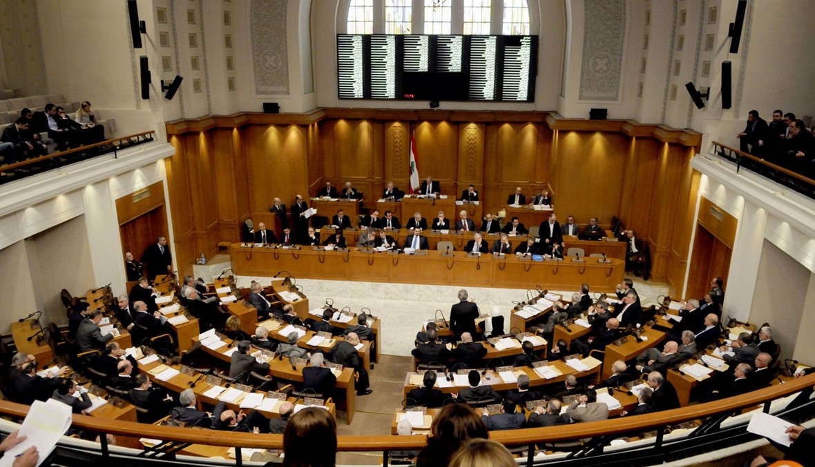 خياران للخروج من الأزمة الدستورية اللبنانية