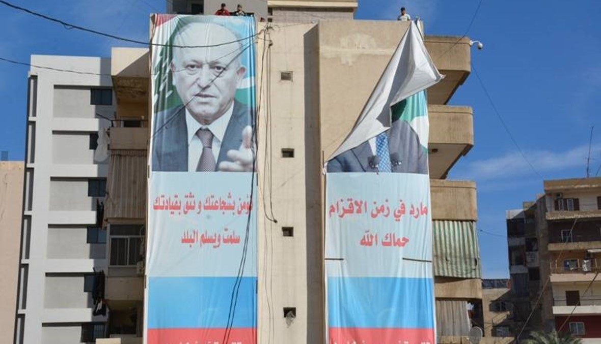 إزالة الصور والشعارات السياسية من طرابلس... "التعليمات مُشدّدة من المشنوق"