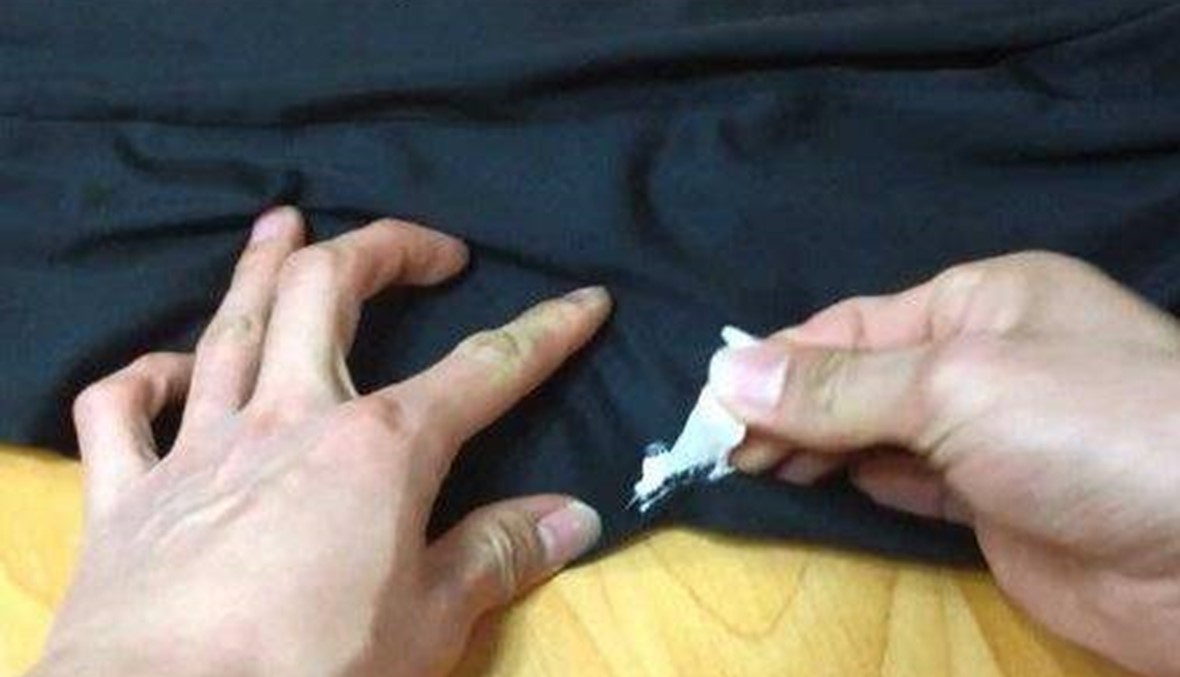 حلول سريعة لإزالة العلكة من الملابس