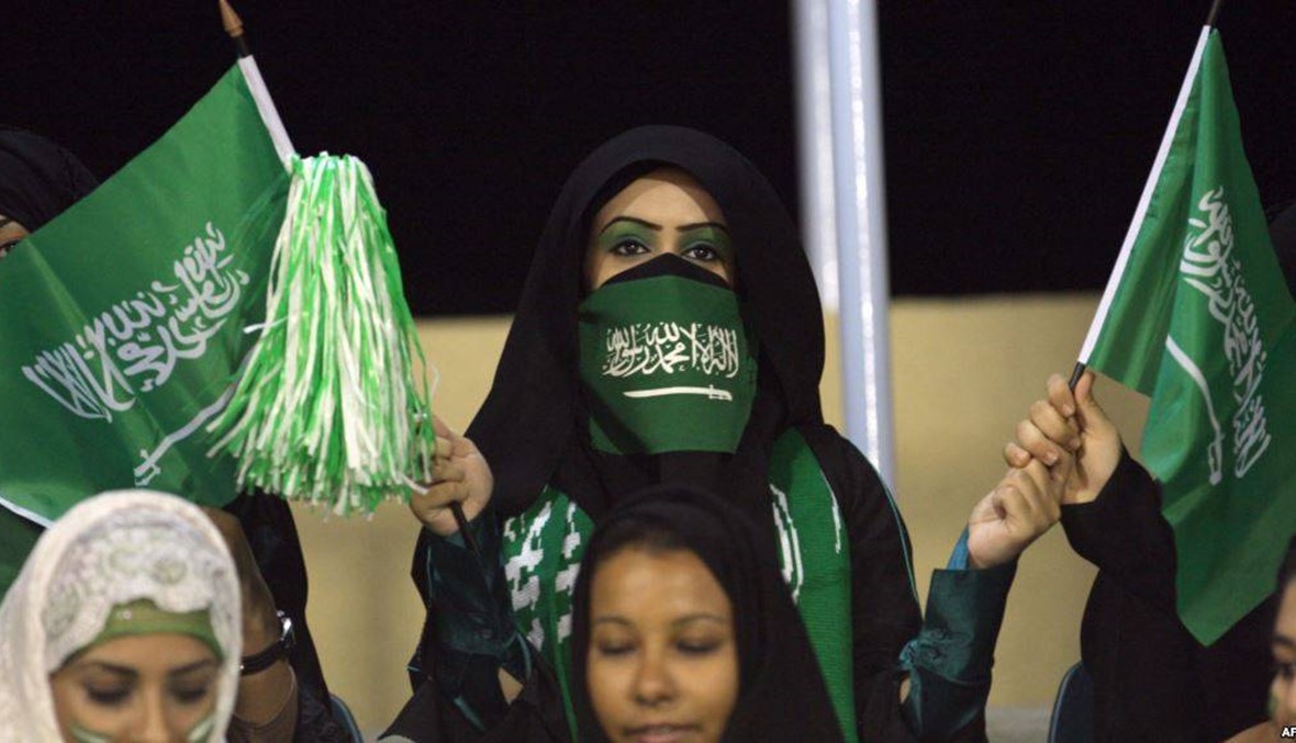 بالصور: عباءات نسائية رياضية تنتشر في الأسواق السعودية