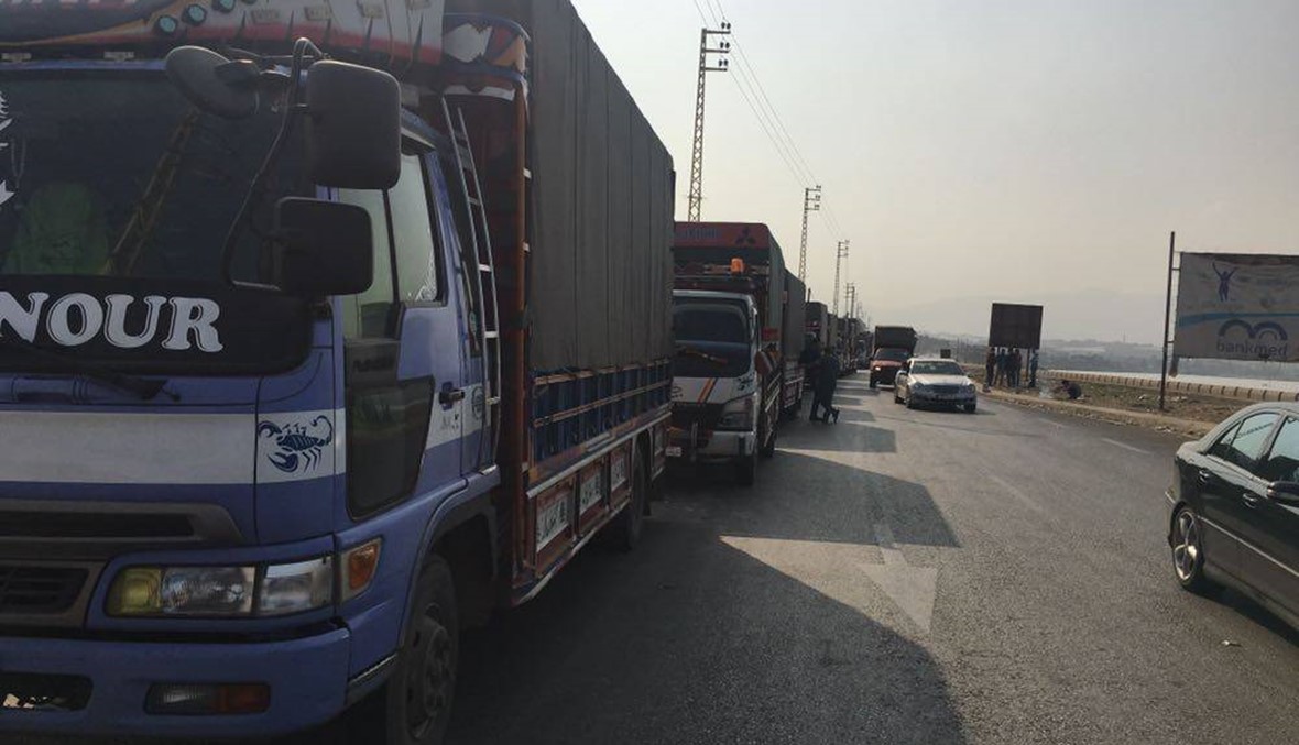 اعتصام لسائقي شاحنات النقل الصغيرة في العبدة... تهديد بالتصعيد