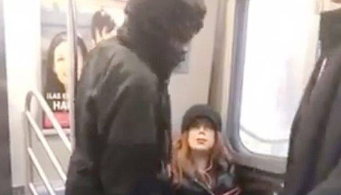 بالفيديو- طلبت من رجل أن يعطيها بعض المساحة في القطار فكانت ردّة فعله مروعة!